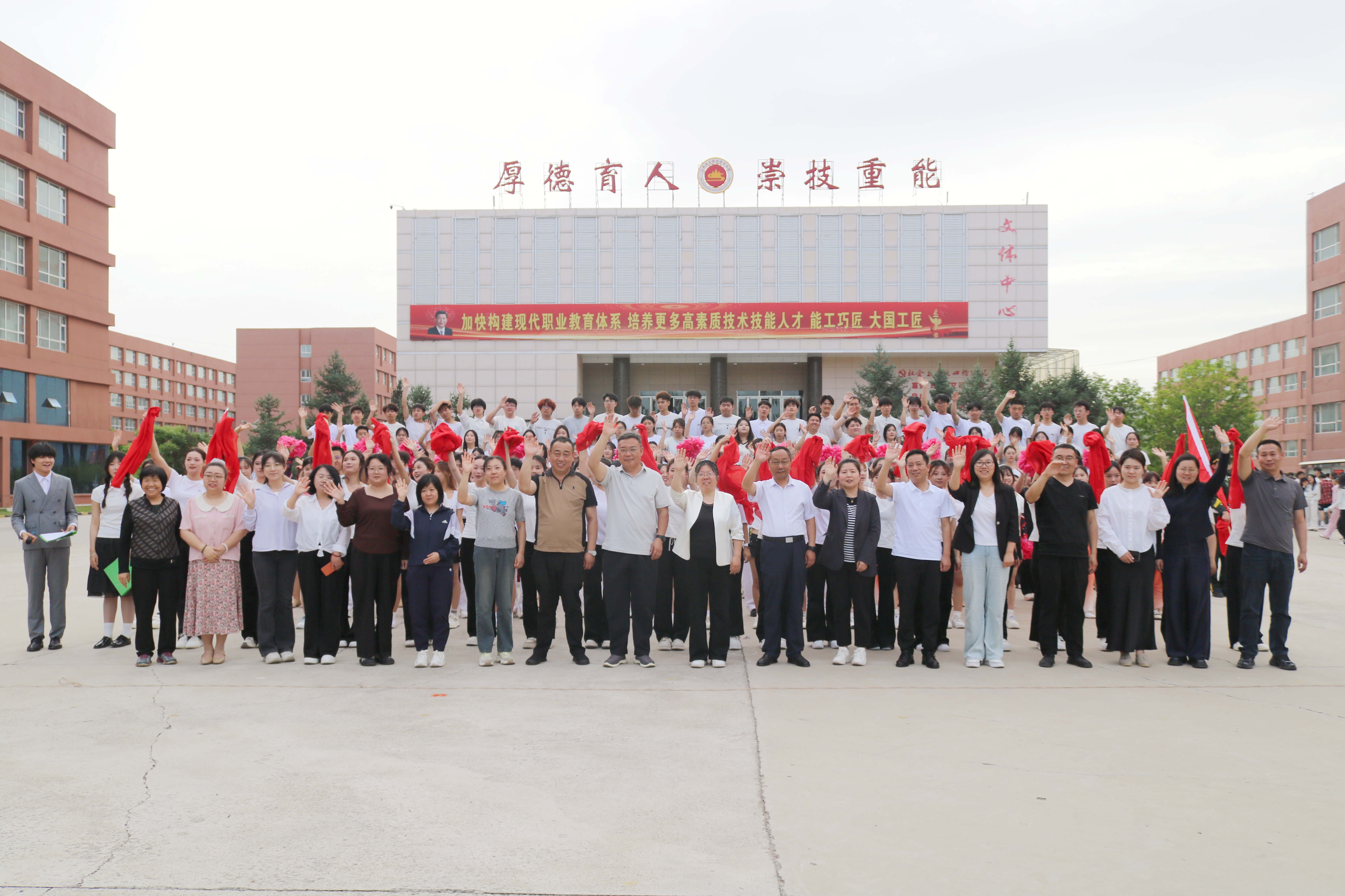 艺韵绽芳华 青春正当时——“以艺之名，点亮青春”校园文化艺术节文艺展演活动圆满举办